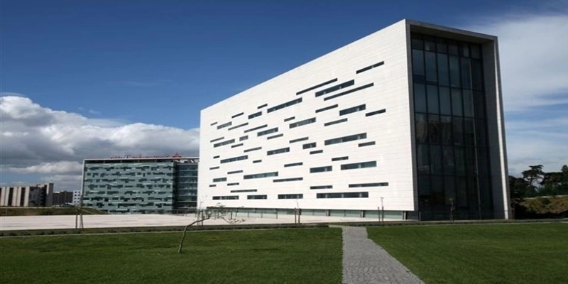 Universidade Nova de Lisboa